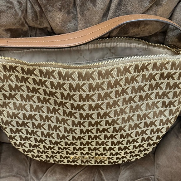 Michael Kors Handbag - Picture 5 of 6